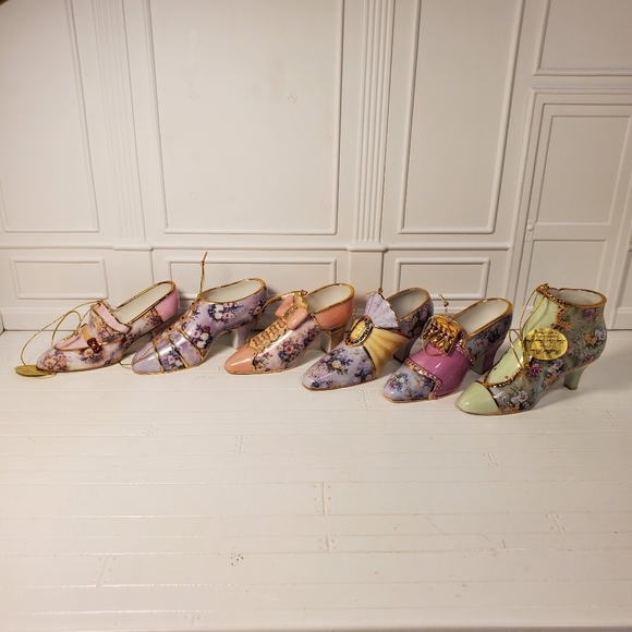 Bradford Edition Heirloom Porcelain Shoe Ornaments - Picture 6 of 14